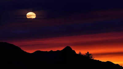Total Lunar Eclipse 2025: A Rare Celestial Event Coincides with Holi, Witness Blood Moon on March 14, 2025
