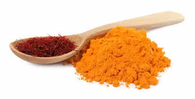 Haldi vs Kesar: What should be used to get a naturally glowing skin?